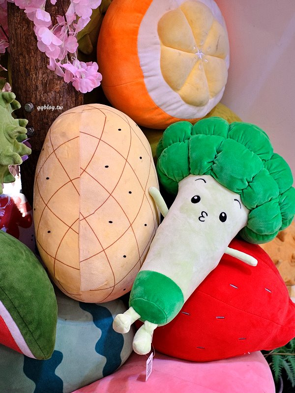 台中豐原︱嚴雪 雪花冰專賣店．爆濃榴槤雪花冰季節限定，錯過再等一年，敢吃榴槤的快來試試 @QQ的懶骨頭