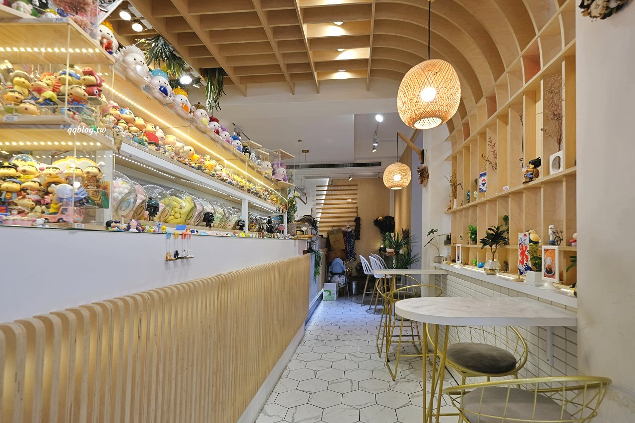 台中豐原︱嚴雪 雪花冰專賣店．爆濃榴槤雪花冰季節限定，錯過再等一年，敢吃榴槤的快來試試 @QQ的懶骨頭