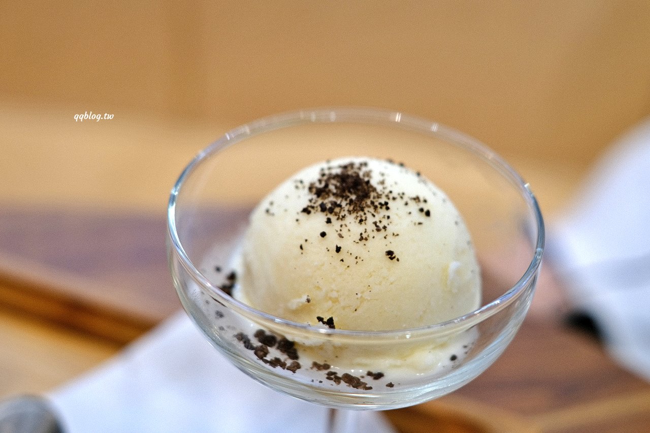 台中豐原︱嚴雪 雪花冰專賣店．爆濃榴槤雪花冰季節限定，錯過再等一年，敢吃榴槤的快來試試 @QQ的懶骨頭