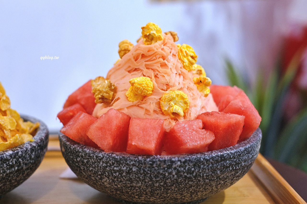 台中豐原︱嚴雪 雪花冰專賣店．爆濃榴槤雪花冰季節限定，錯過再等一年，敢吃榴槤的快來試試 @QQ的懶骨頭