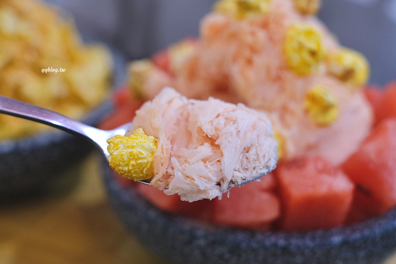 台中豐原︱嚴雪 雪花冰專賣店．爆濃榴槤雪花冰季節限定，錯過再等一年，敢吃榴槤的快來試試 @QQ的懶骨頭