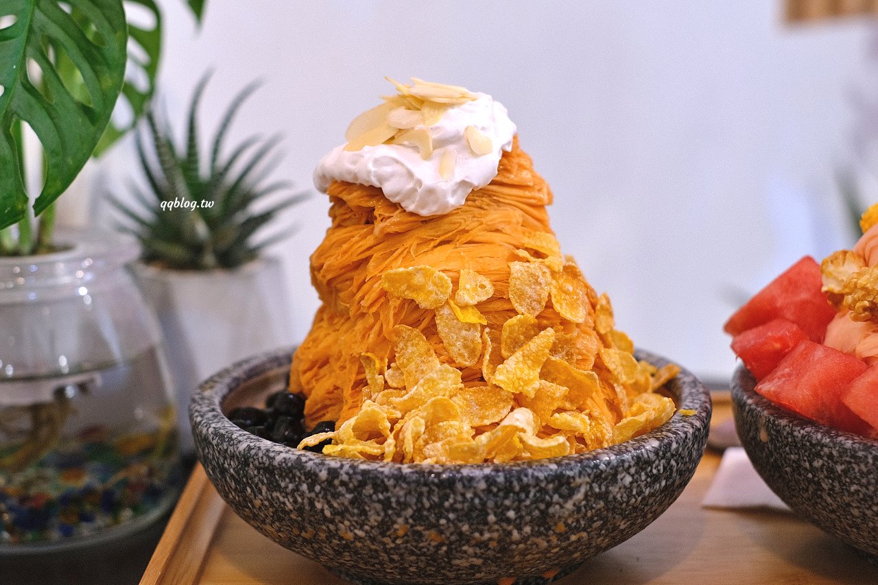 台中豐原︱嚴雪 雪花冰專賣店．爆濃榴槤雪花冰季節限定，錯過再等一年，敢吃榴槤的快來試試 @QQ的懶骨頭