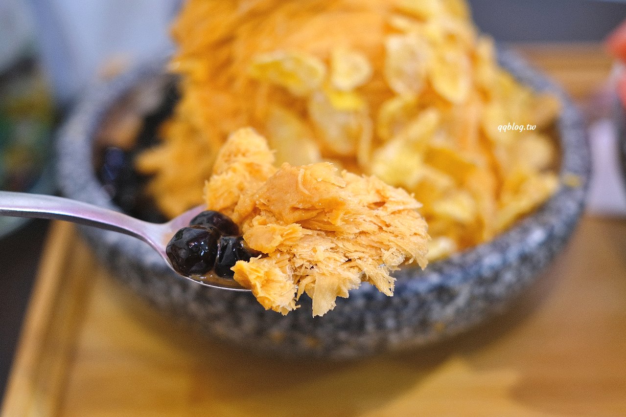 台中豐原︱嚴雪 雪花冰專賣店．爆濃榴槤雪花冰季節限定，錯過再等一年，敢吃榴槤的快來試試 @QQ的懶骨頭