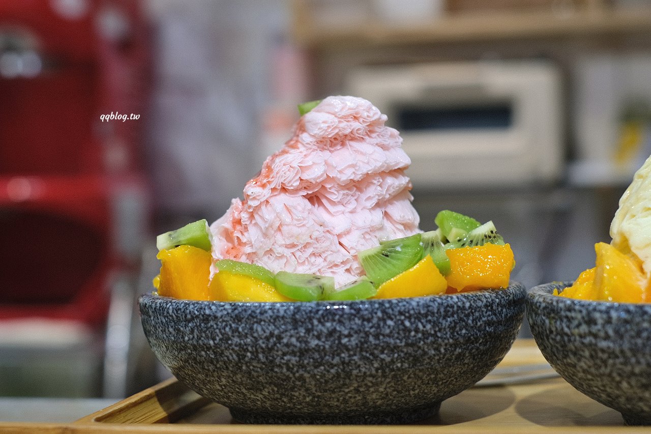台中豐原︱嚴雪 雪花冰專賣店．爆濃榴槤雪花冰季節限定，錯過再等一年，敢吃榴槤的快來試試 @QQ的懶骨頭