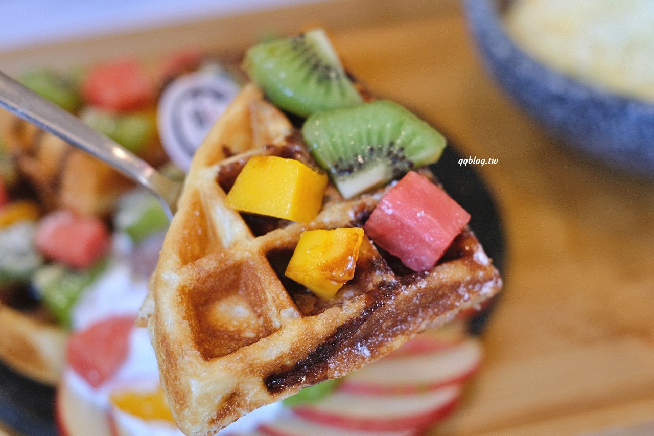 台中豐原︱嚴雪 雪花冰專賣店．爆濃榴槤雪花冰季節限定，錯過再等一年，敢吃榴槤的快來試試 @QQ的懶骨頭