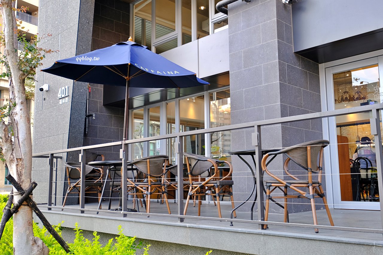 台中西屯︱卡啡那 Caffaina Coffee Gallery 國安館．以書廊為設計概念，風格清新明亮 @QQ的懶骨頭