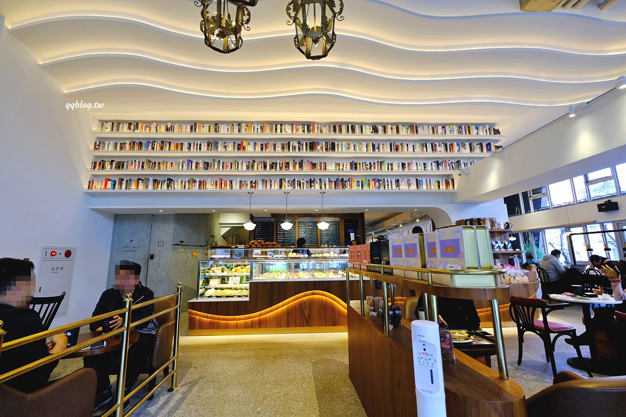 台中西屯︱卡啡那 Caffaina Coffee Gallery 國安館．以書廊為設計概念，風格清新明亮 @QQ的懶骨頭