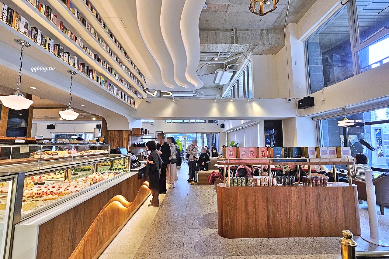 台中西屯︱卡啡那 Caffaina Coffee Gallery 國安館．以書廊為設計概念，風格清新明亮 @QQ的懶骨頭
