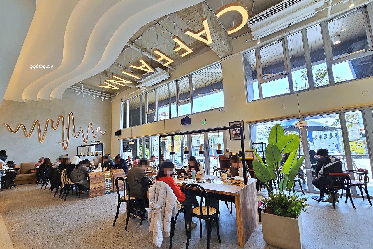 台中西屯︱卡啡那 Caffaina Coffee Gallery 國安館．以書廊為設計概念，風格清新明亮 @QQ的懶骨頭