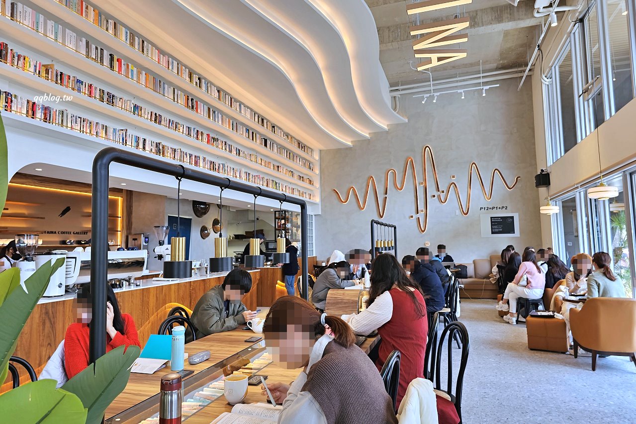 台中西屯︱卡啡那 Caffaina Coffee Gallery 國安館．以書廊為設計概念，風格清新明亮 @QQ的懶骨頭