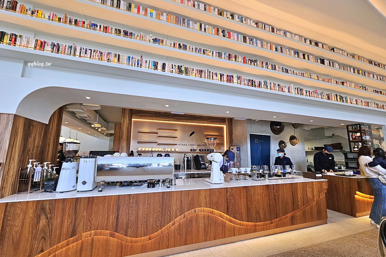 台中西屯︱卡啡那 Caffaina Coffee Gallery 國安館．以書廊為設計概念，風格清新明亮 @QQ的懶骨頭