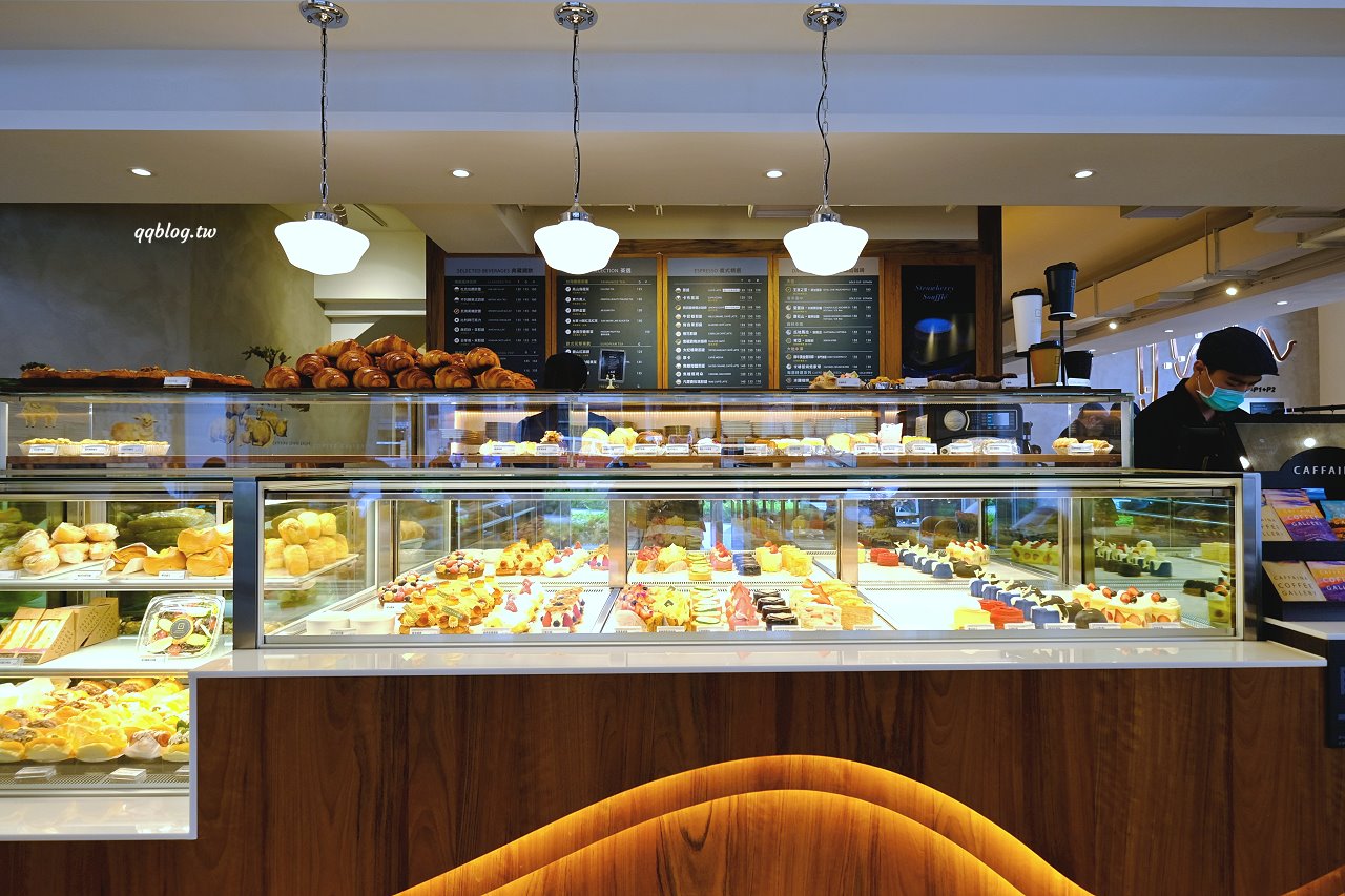 台中西屯︱卡啡那 Caffaina Coffee Gallery 國安館．以書廊為設計概念，風格清新明亮 @QQ的懶骨頭