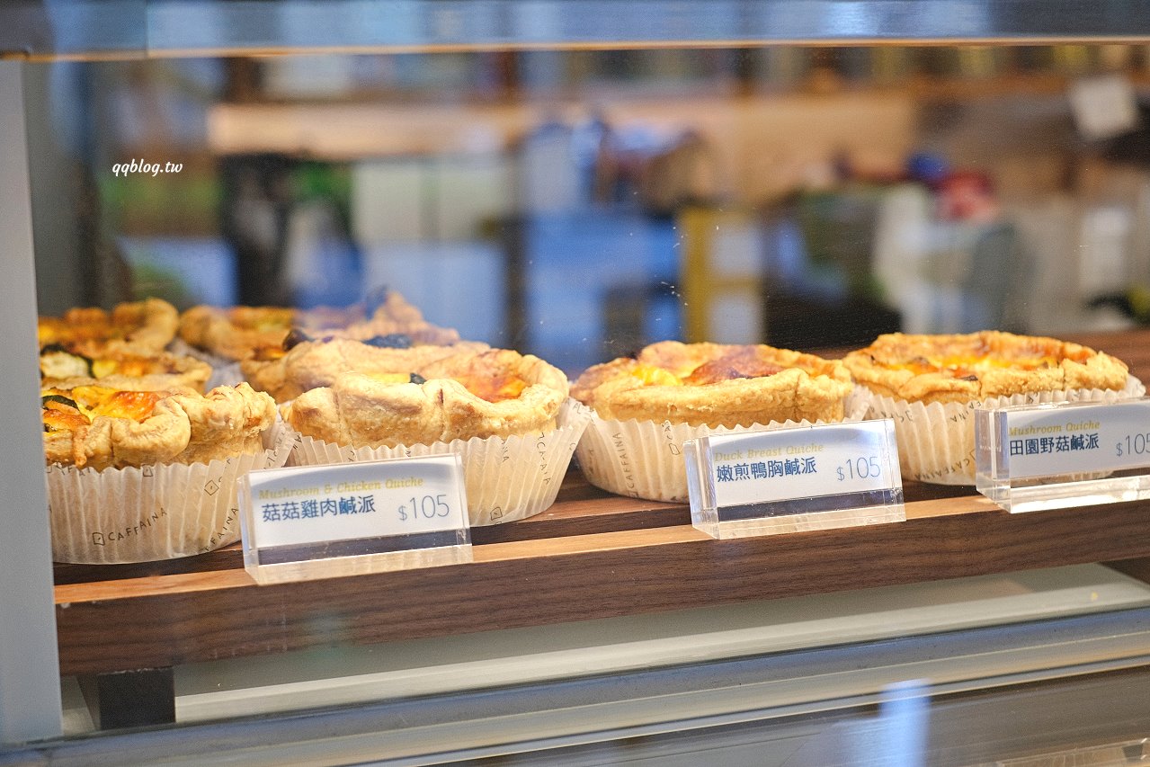 台中西屯︱卡啡那 Caffaina Coffee Gallery 國安館．以書廊為設計概念，風格清新明亮 @QQ的懶骨頭