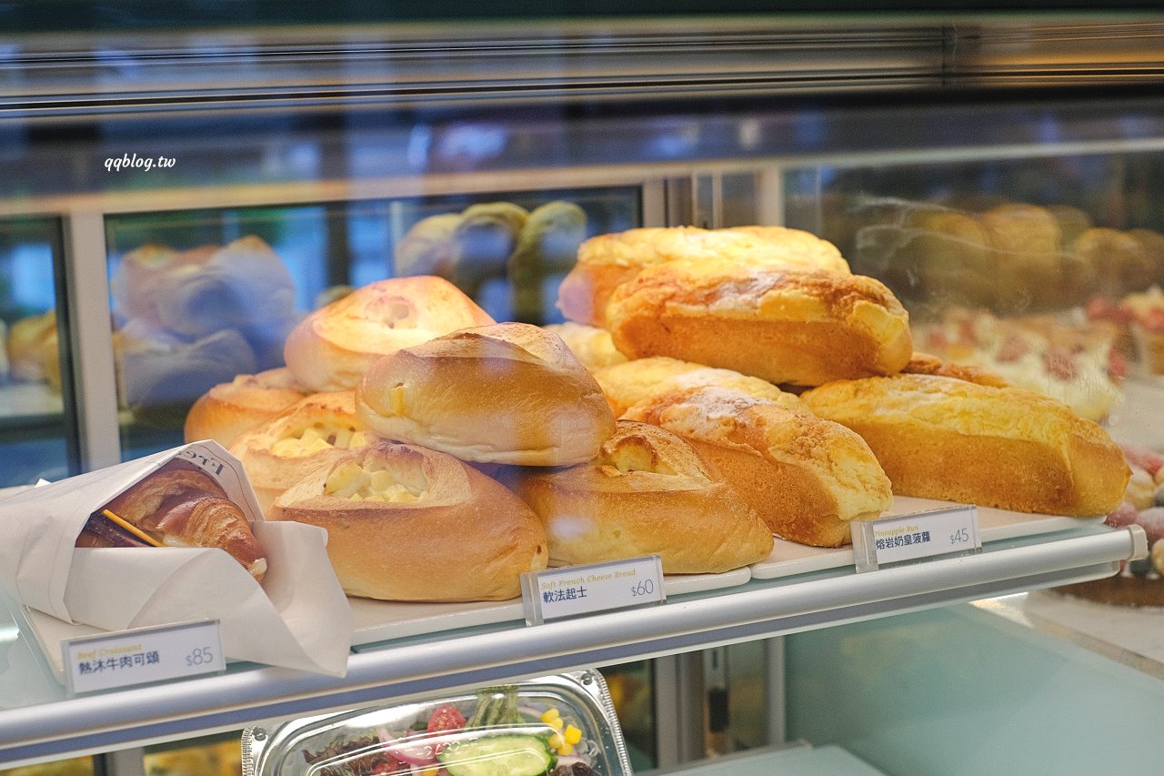 台中西屯︱卡啡那 Caffaina Coffee Gallery 國安館．以書廊為設計概念，風格清新明亮 @QQ的懶骨頭