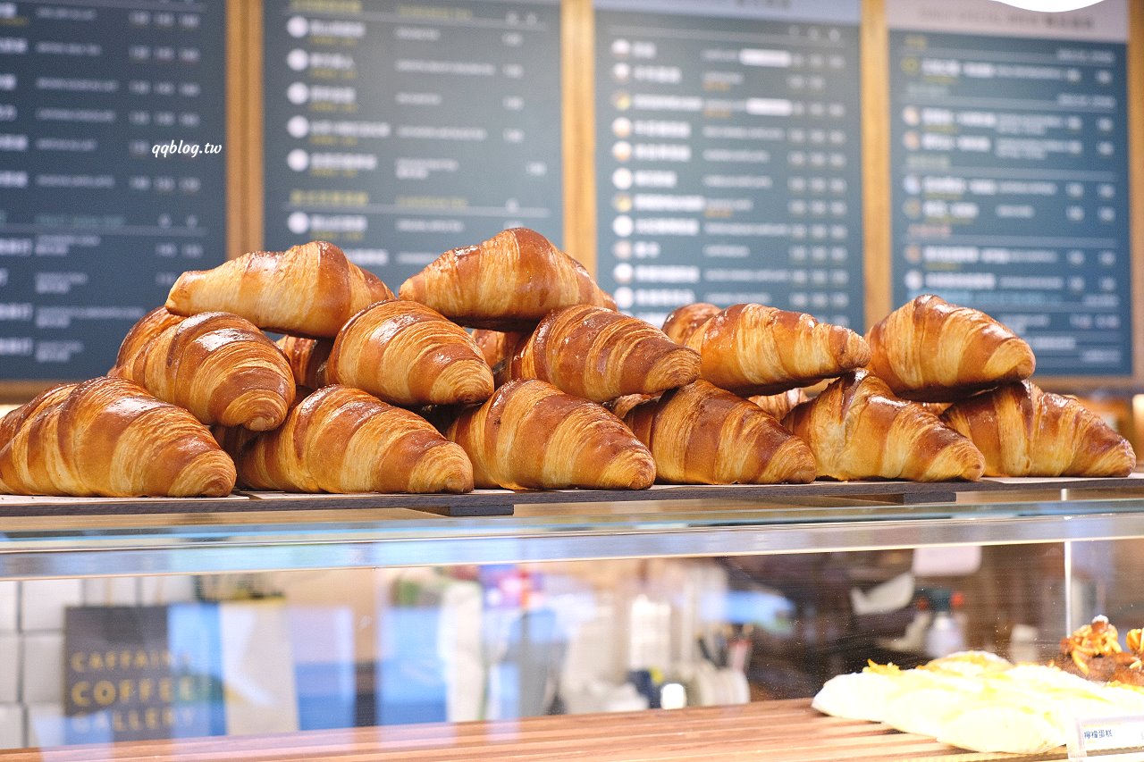 台中西屯︱卡啡那 Caffaina Coffee Gallery 國安館．以書廊為設計概念，風格清新明亮 @QQ的懶骨頭