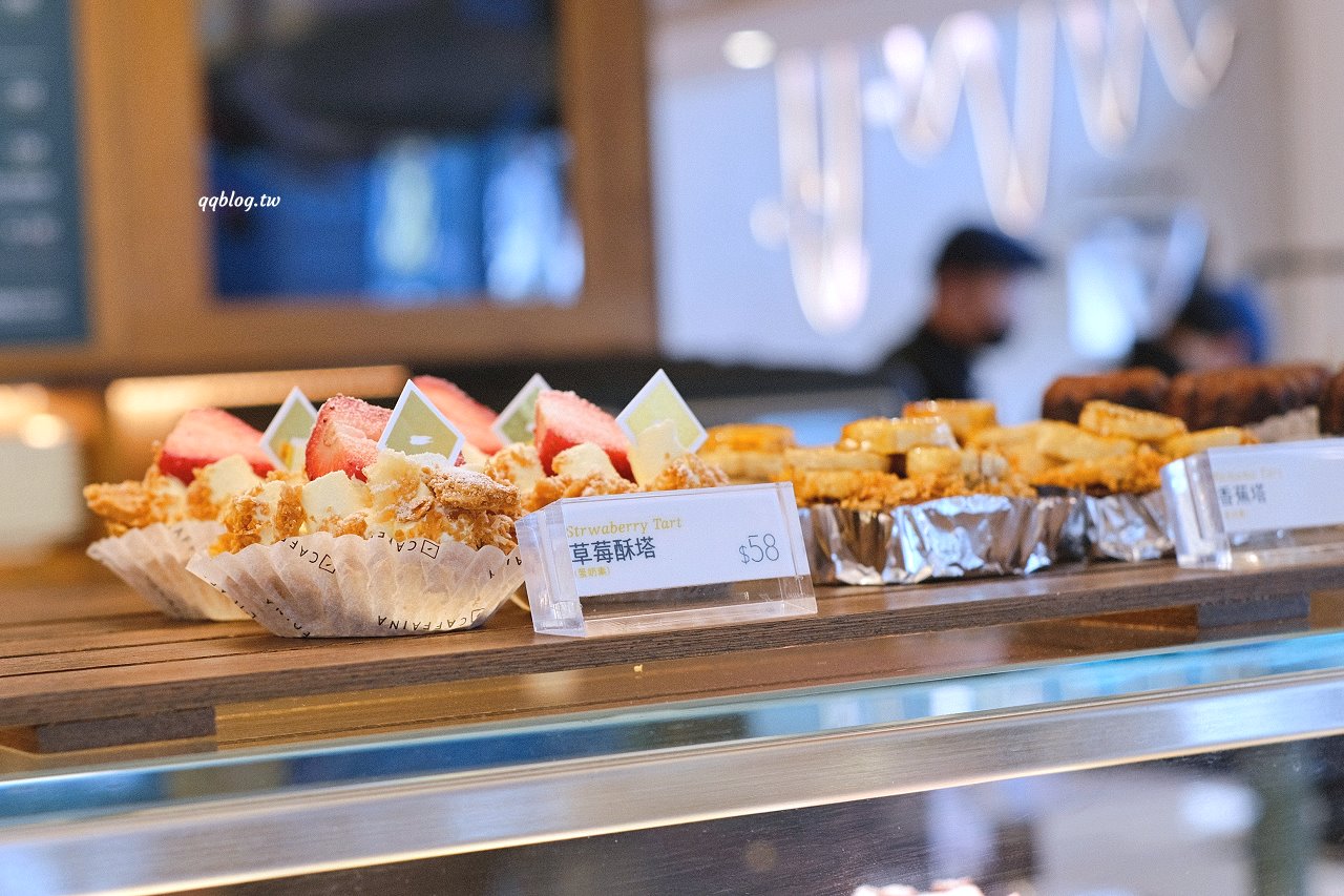 台中西屯︱卡啡那 Caffaina Coffee Gallery 國安館．以書廊為設計概念，風格清新明亮 @QQ的懶骨頭