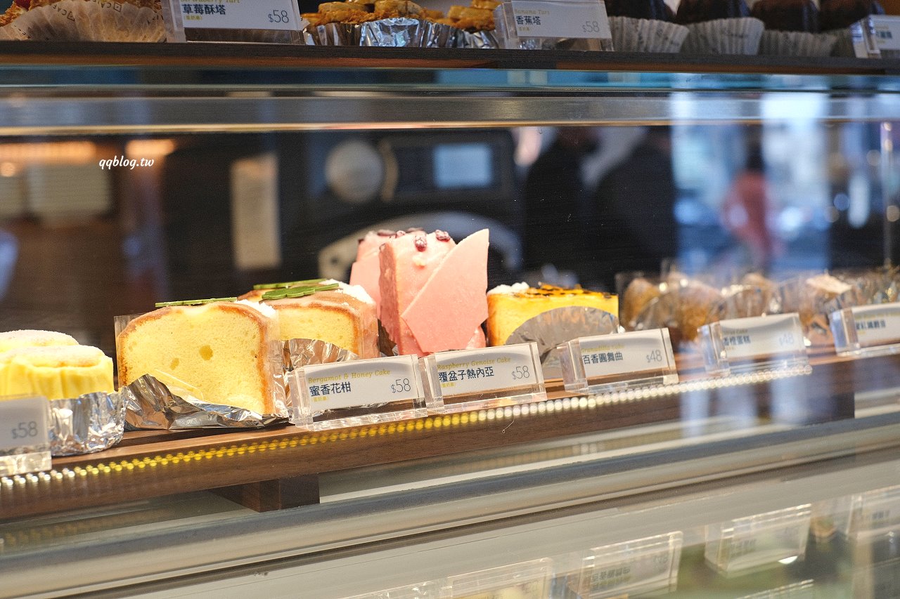 台中西屯︱卡啡那 Caffaina Coffee Gallery 國安館．以書廊為設計概念，風格清新明亮 @QQ的懶骨頭