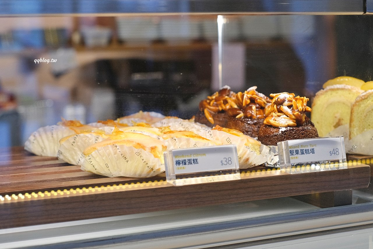 台中西屯︱卡啡那 Caffaina Coffee Gallery 國安館．以書廊為設計概念，風格清新明亮 @QQ的懶骨頭