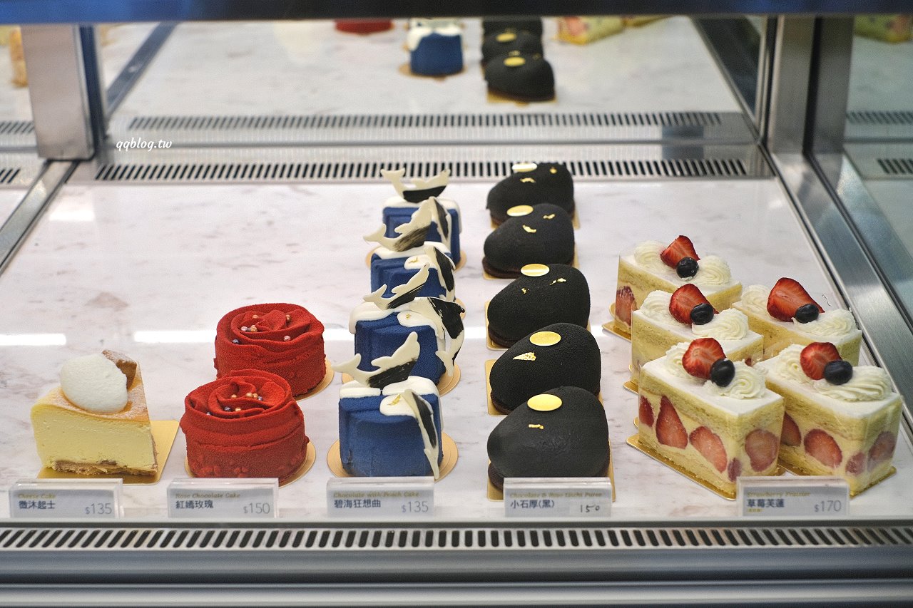 台中西屯︱卡啡那 Caffaina Coffee Gallery 國安館．以書廊為設計概念，風格清新明亮 @QQ的懶骨頭