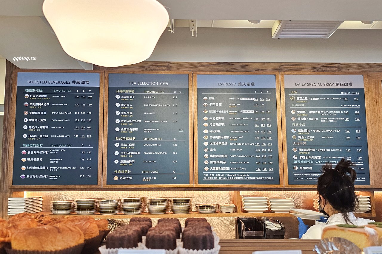 台中西屯︱卡啡那 Caffaina Coffee Gallery 國安館．以書廊為設計概念，風格清新明亮 @QQ的懶骨頭