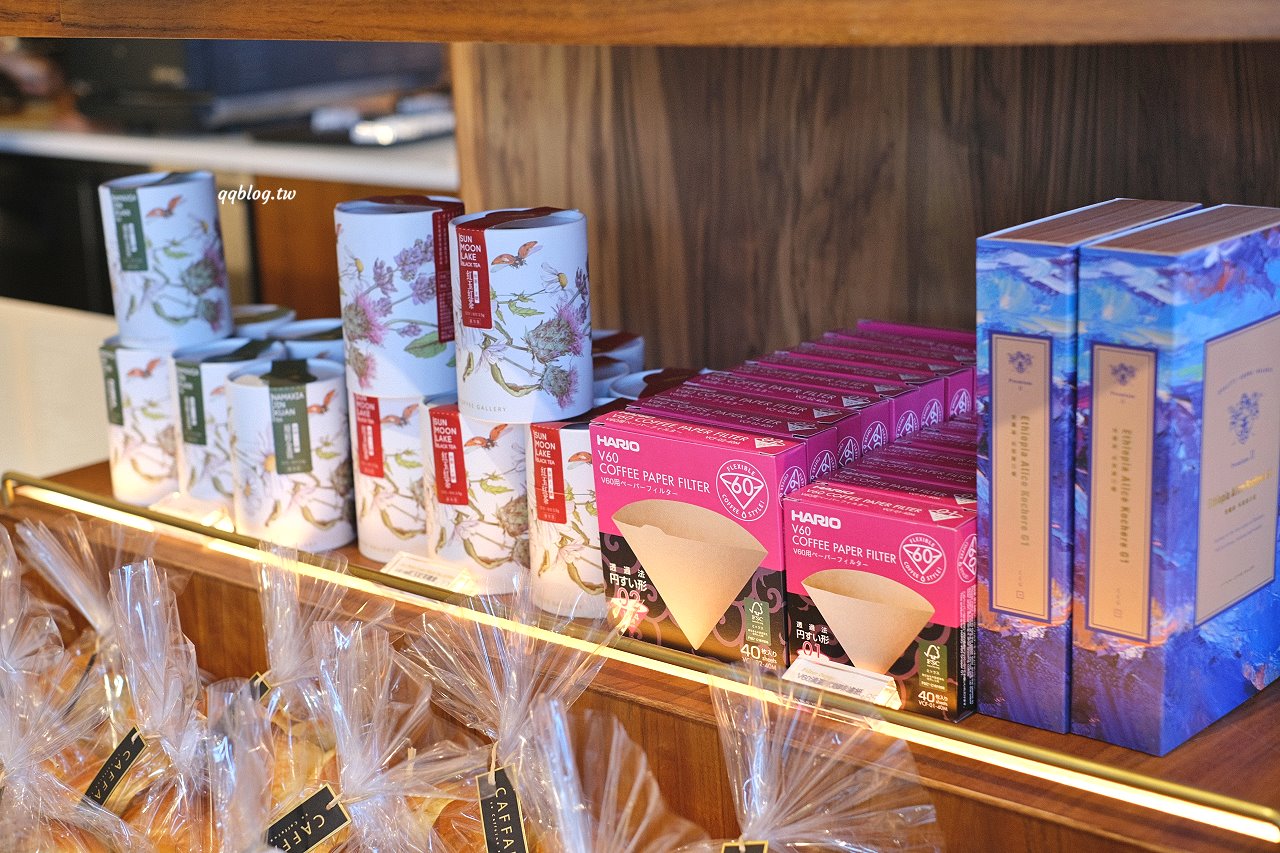 台中西屯︱卡啡那 Caffaina Coffee Gallery 國安館．以書廊為設計概念，風格清新明亮 @QQ的懶骨頭