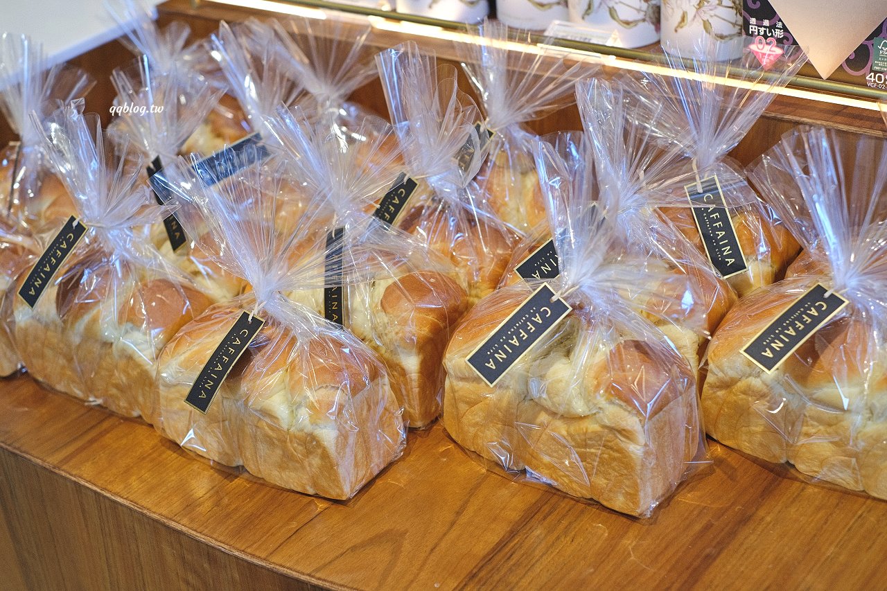 台中西屯︱卡啡那 Caffaina Coffee Gallery 國安館．以書廊為設計概念，風格清新明亮 @QQ的懶骨頭