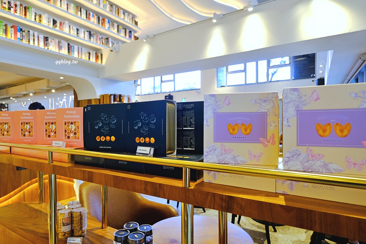 台中西屯︱卡啡那 Caffaina Coffee Gallery 國安館．以書廊為設計概念，風格清新明亮 @QQ的懶骨頭