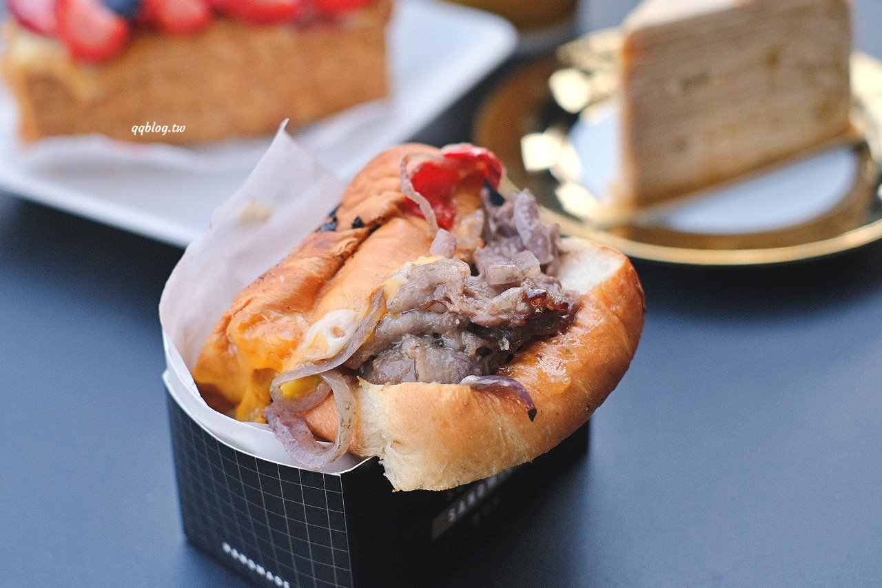 台中西屯︱卡啡那 Caffaina Coffee Gallery 國安館．以書廊為設計概念，風格清新明亮 @QQ的懶骨頭