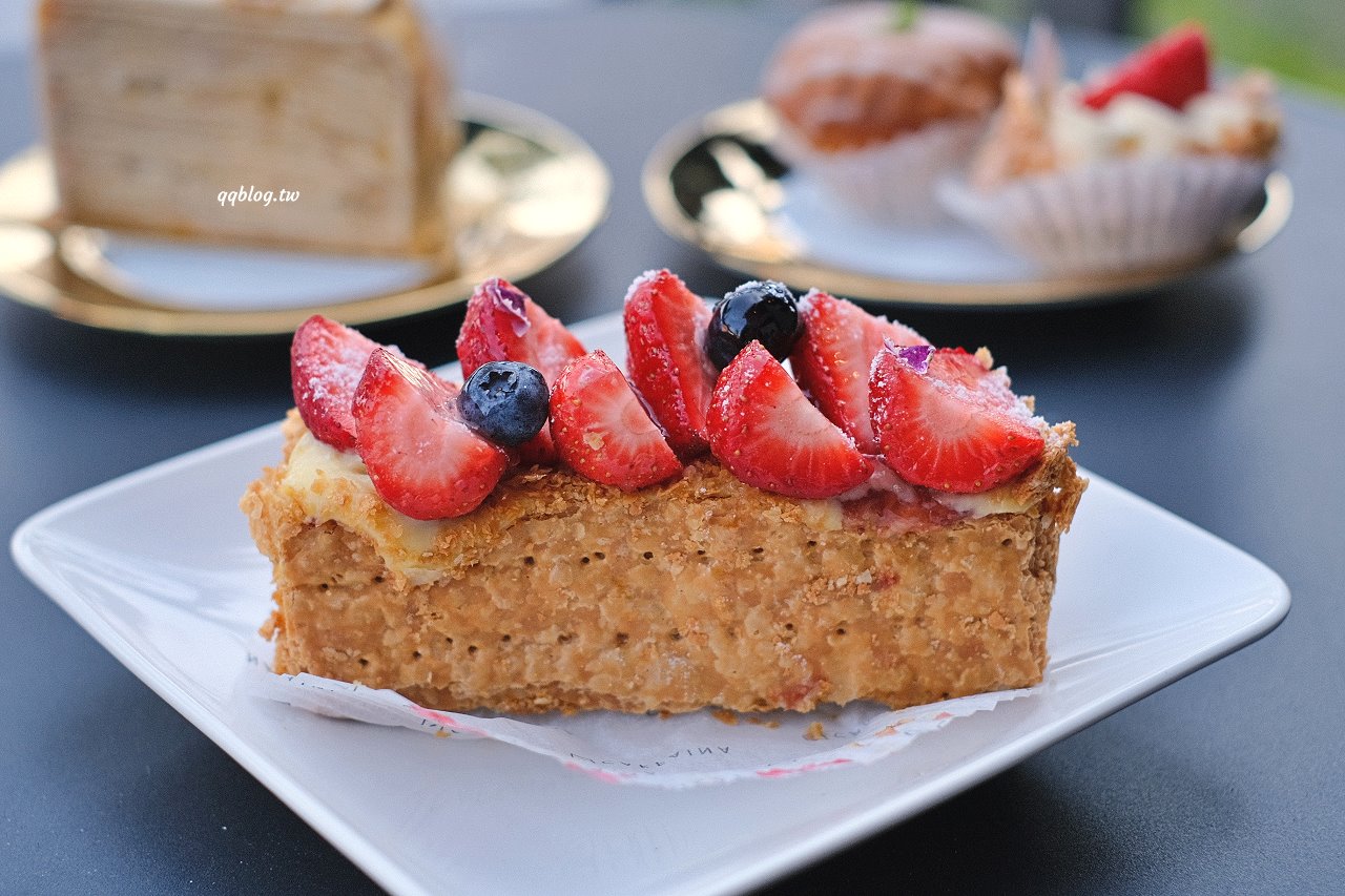 台中西屯︱卡啡那 Caffaina Coffee Gallery 國安館．以書廊為設計概念，風格清新明亮 @QQ的懶骨頭