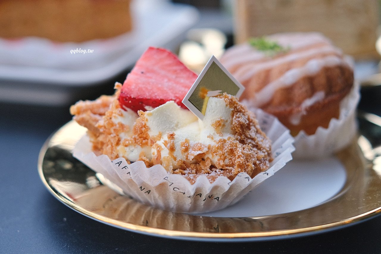 台中西屯︱卡啡那 Caffaina Coffee Gallery 國安館．以書廊為設計概念，風格清新明亮 @QQ的懶骨頭