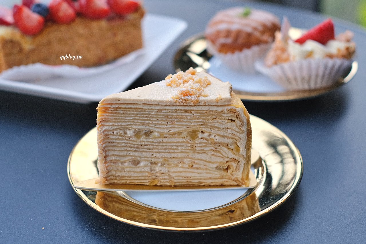 台中西屯︱卡啡那 Caffaina Coffee Gallery 國安館．以書廊為設計概念，風格清新明亮 @QQ的懶骨頭