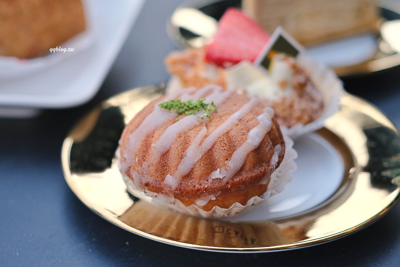 台中西屯︱卡啡那 Caffaina Coffee Gallery 國安館．以書廊為設計概念，風格清新明亮 @QQ的懶骨頭