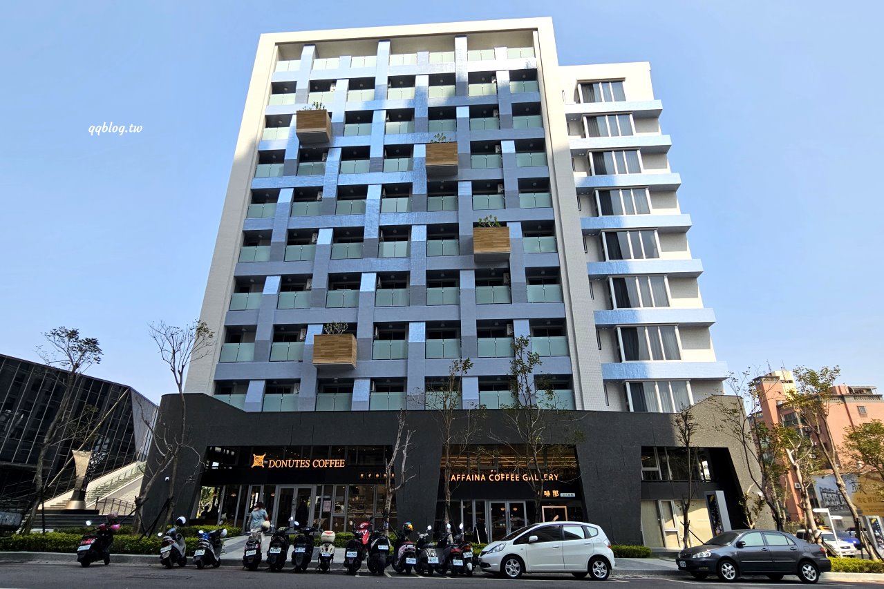 台中西屯︱卡啡那 Caffaina Coffee Gallery 國安館．以書廊為設計概念，風格清新明亮 @QQ的懶骨頭