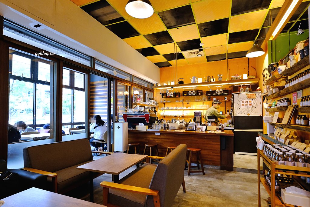 台中豐原︱咖啡葉店．酸咖啡專賣店，老闆人稱咖啡界葉教授，有著好喝的咖啡和乳酪蛋糕，溫馨小巧有溫度 @QQ的懶骨頭
