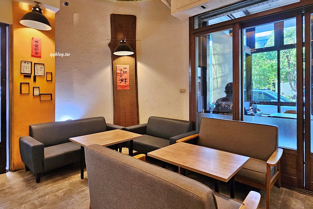 台中豐原︱咖啡葉店．酸咖啡專賣店，老闆人稱咖啡界葉教授，有著好喝的咖啡和乳酪蛋糕，溫馨小巧有溫度 @QQ的懶骨頭