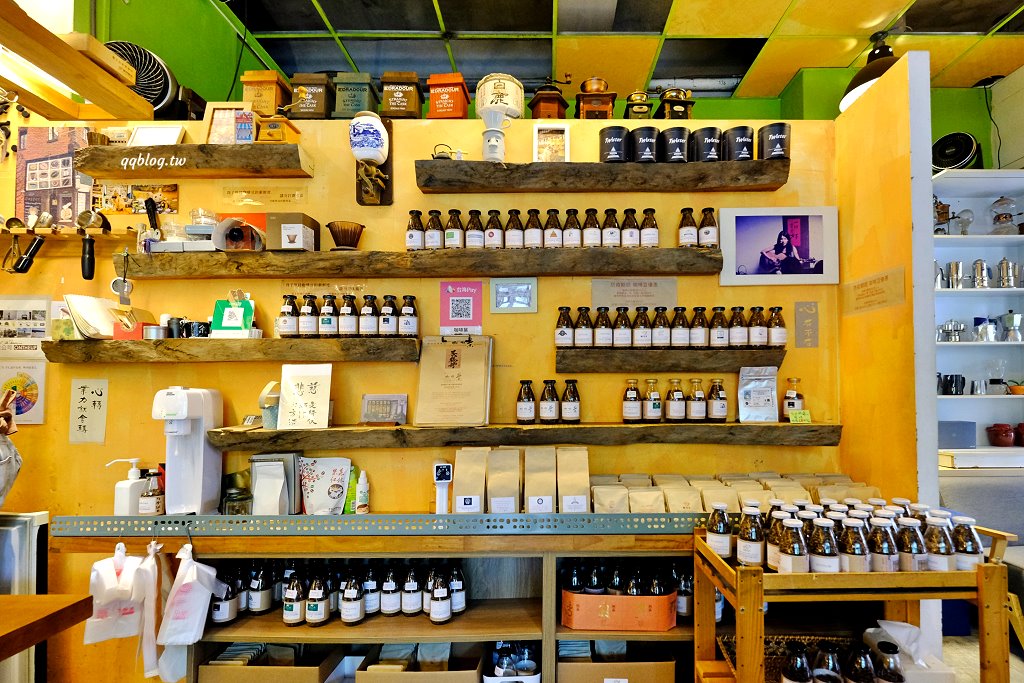 台中豐原︱咖啡葉店．酸咖啡專賣店，老闆人稱咖啡界葉教授，有著好喝的咖啡和乳酪蛋糕，溫馨小巧有溫度 @QQ的懶骨頭