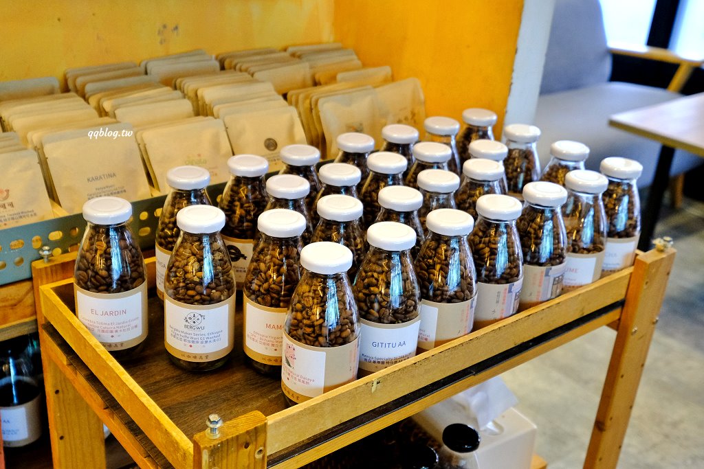 台中豐原︱咖啡葉店．酸咖啡專賣店，老闆人稱咖啡界葉教授，有著好喝的咖啡和乳酪蛋糕，溫馨小巧有溫度 @QQ的懶骨頭