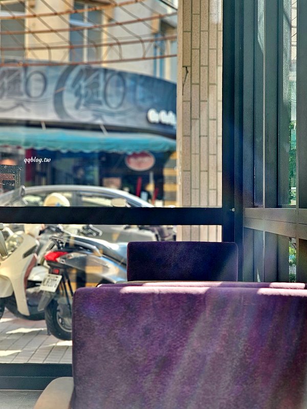 台中豐原︱咖啡葉店．酸咖啡專賣店，老闆人稱咖啡界葉教授，有著好喝的咖啡和乳酪蛋糕，溫馨小巧有溫度 @QQ的懶骨頭
