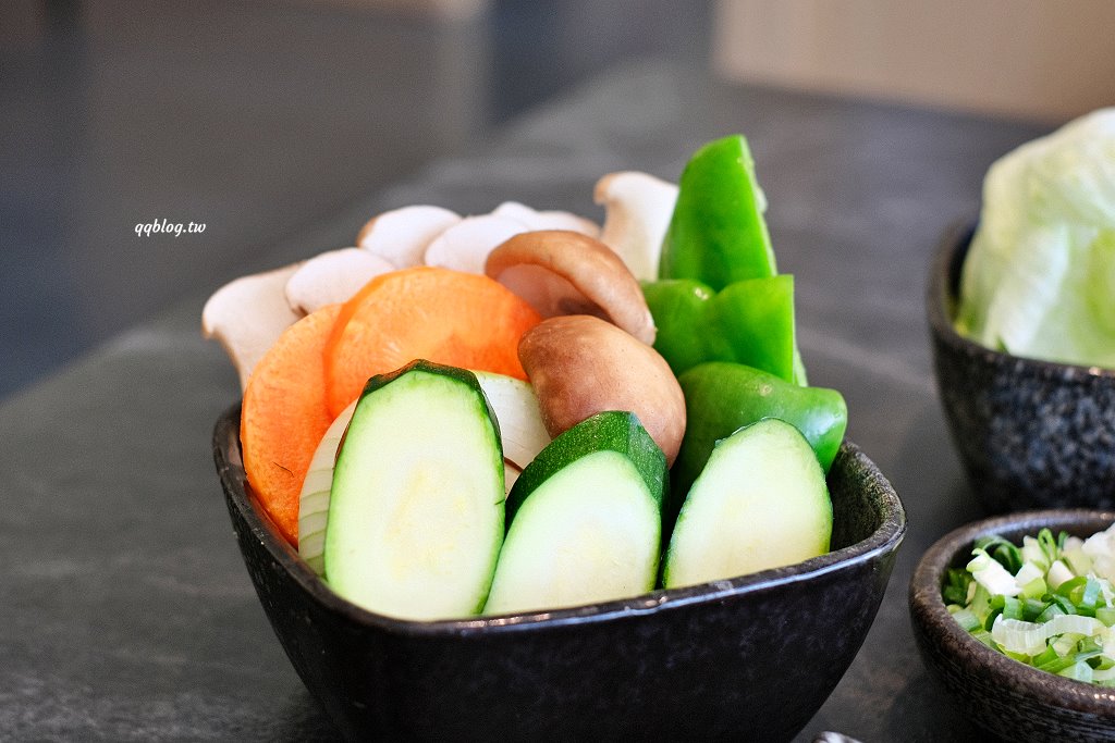 南投草屯︱唯真燒肉．稻田間，融合泰式元素的日式燒肉餐廳 @QQ的懶骨頭