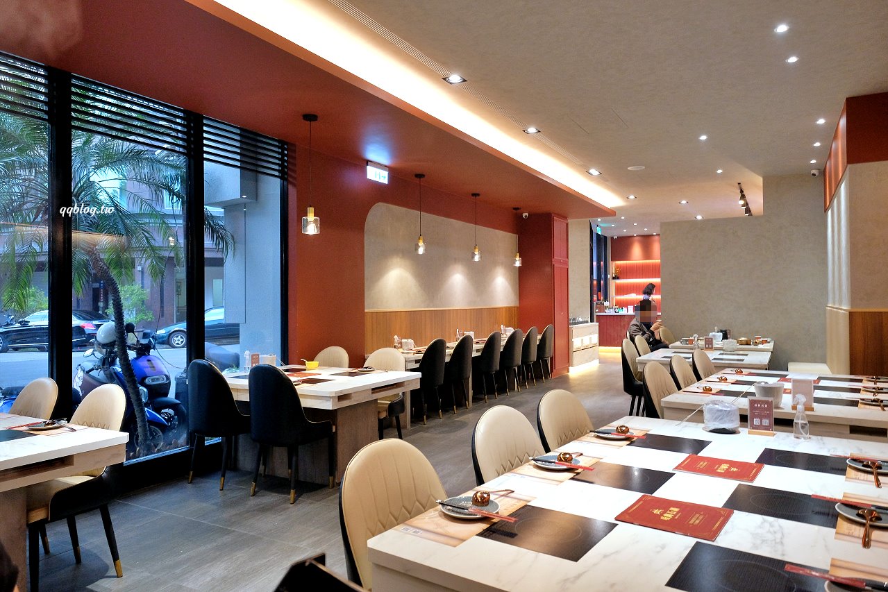 台中豐原︱嗑肉石鍋 豐原店．二代店新登場，蔬菜吧、飲料、冰淇淋、滷肉飯吃到飽，夜貓子吃鍋啦~ @QQ的懶骨頭