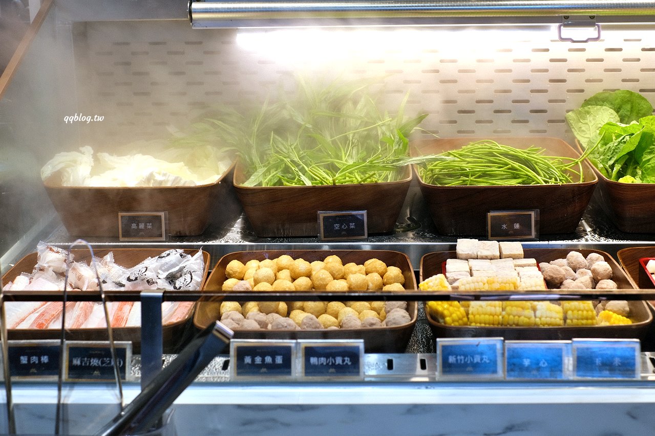 台中豐原︱嗑肉石鍋 豐原店．二代店新登場，蔬菜吧、飲料、冰淇淋、滷肉飯吃到飽，夜貓子吃鍋啦~ @QQ的懶骨頭