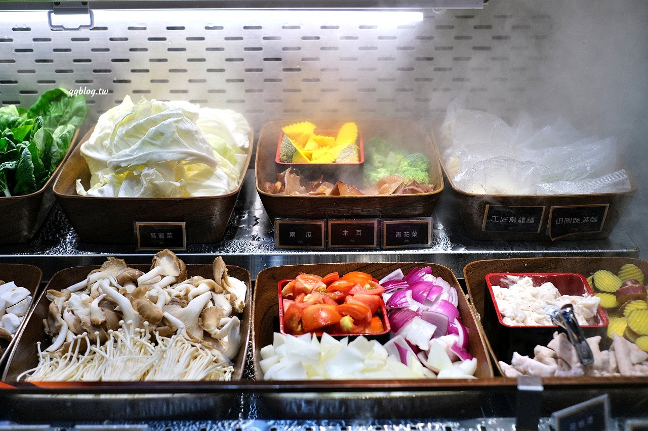 台中豐原︱嗑肉石鍋 豐原店．二代店新登場，蔬菜吧、飲料、冰淇淋、滷肉飯吃到飽，夜貓子吃鍋啦~ @QQ的懶骨頭
