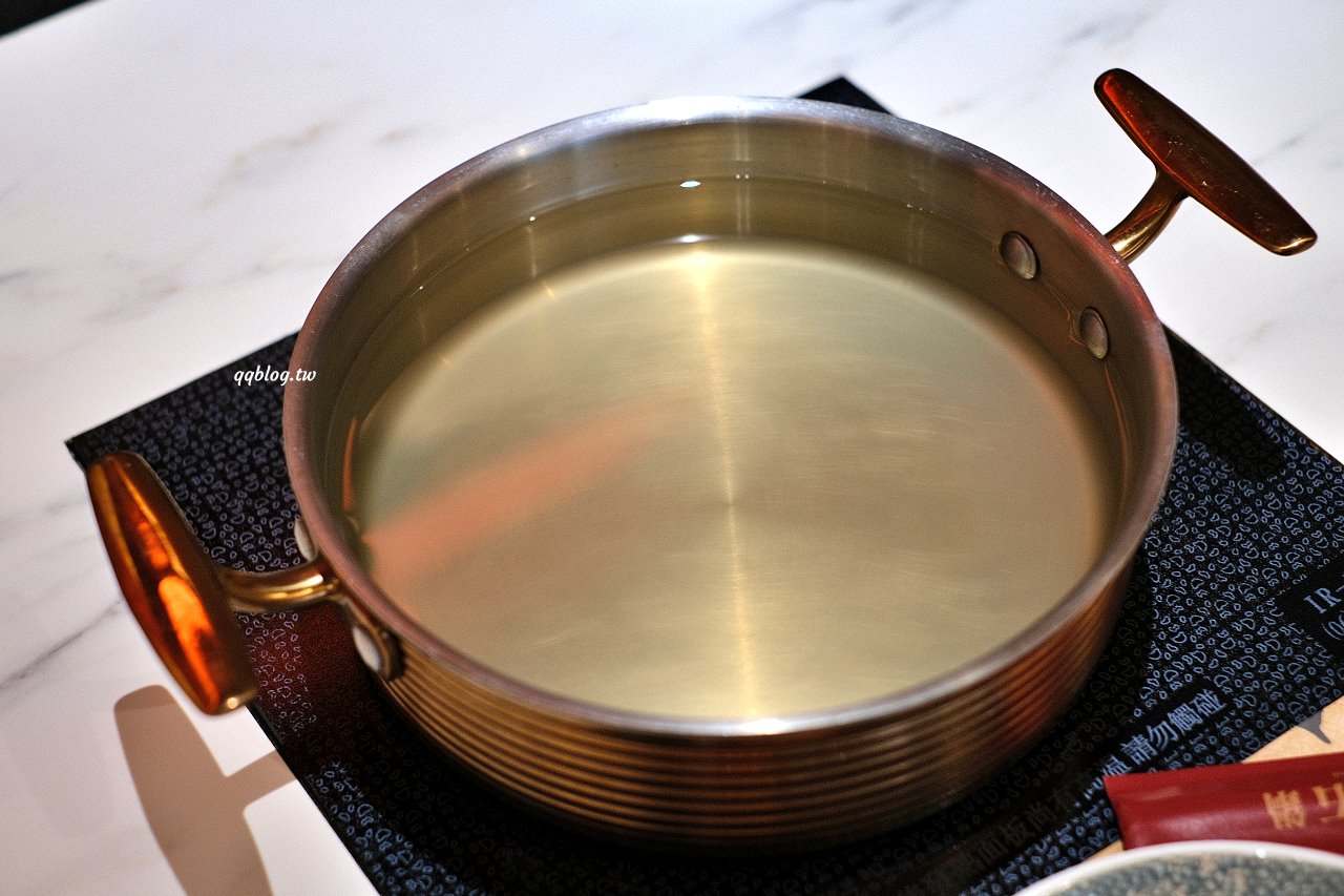 台中豐原︱嗑肉石鍋 豐原店．二代店新登場，蔬菜吧、飲料、冰淇淋、滷肉飯吃到飽，夜貓子吃鍋啦~ @QQ的懶骨頭