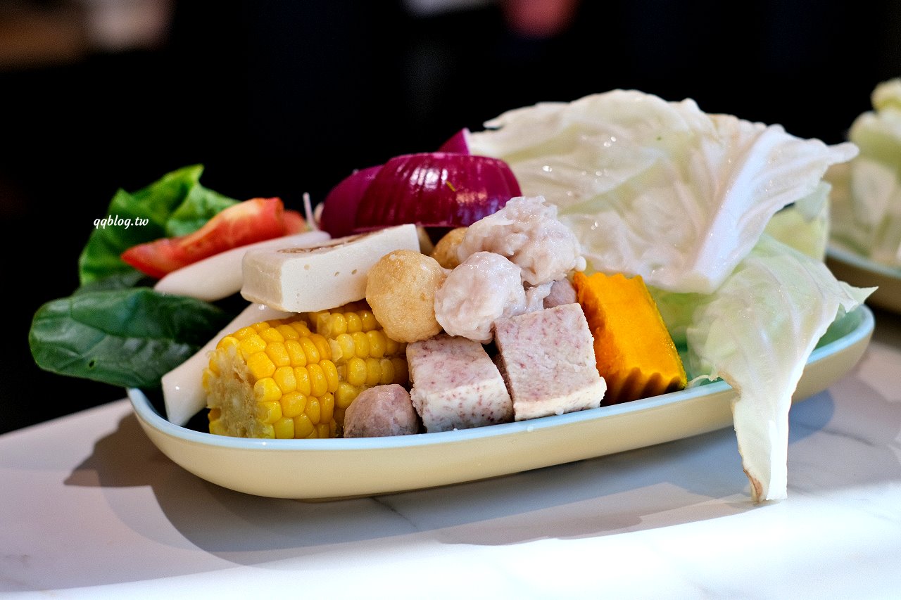 台中豐原︱嗑肉石鍋 豐原店．二代店新登場，蔬菜吧、飲料、冰淇淋、滷肉飯吃到飽，夜貓子吃鍋啦~ @QQ的懶骨頭