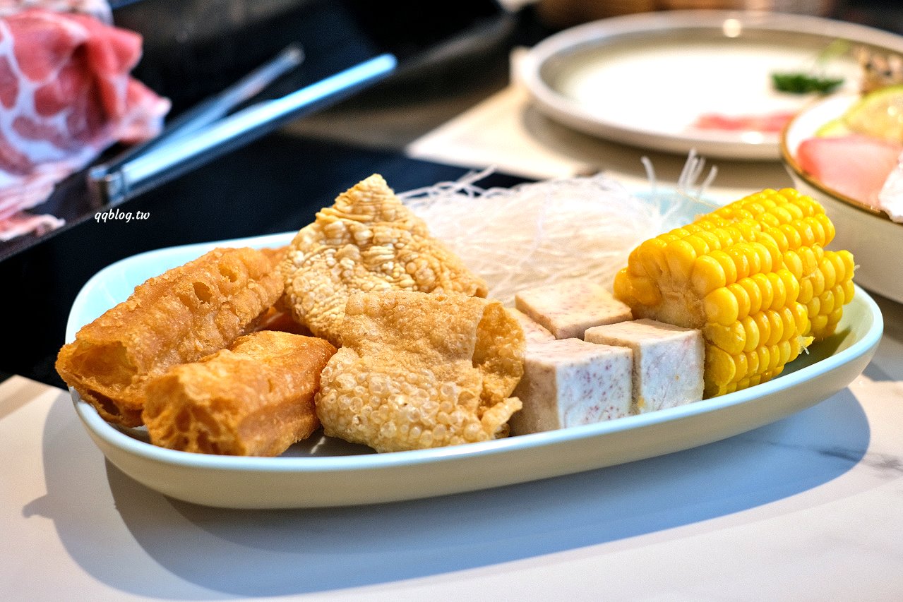 台中豐原︱嗑肉石鍋 豐原店．二代店新登場，蔬菜吧、飲料、冰淇淋、滷肉飯吃到飽，夜貓子吃鍋啦~ @QQ的懶骨頭