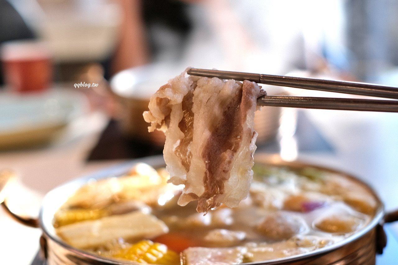 台中豐原︱嗑肉石鍋 豐原店．二代店新登場，蔬菜吧、飲料、冰淇淋、滷肉飯吃到飽，夜貓子吃鍋啦~ @QQ的懶骨頭