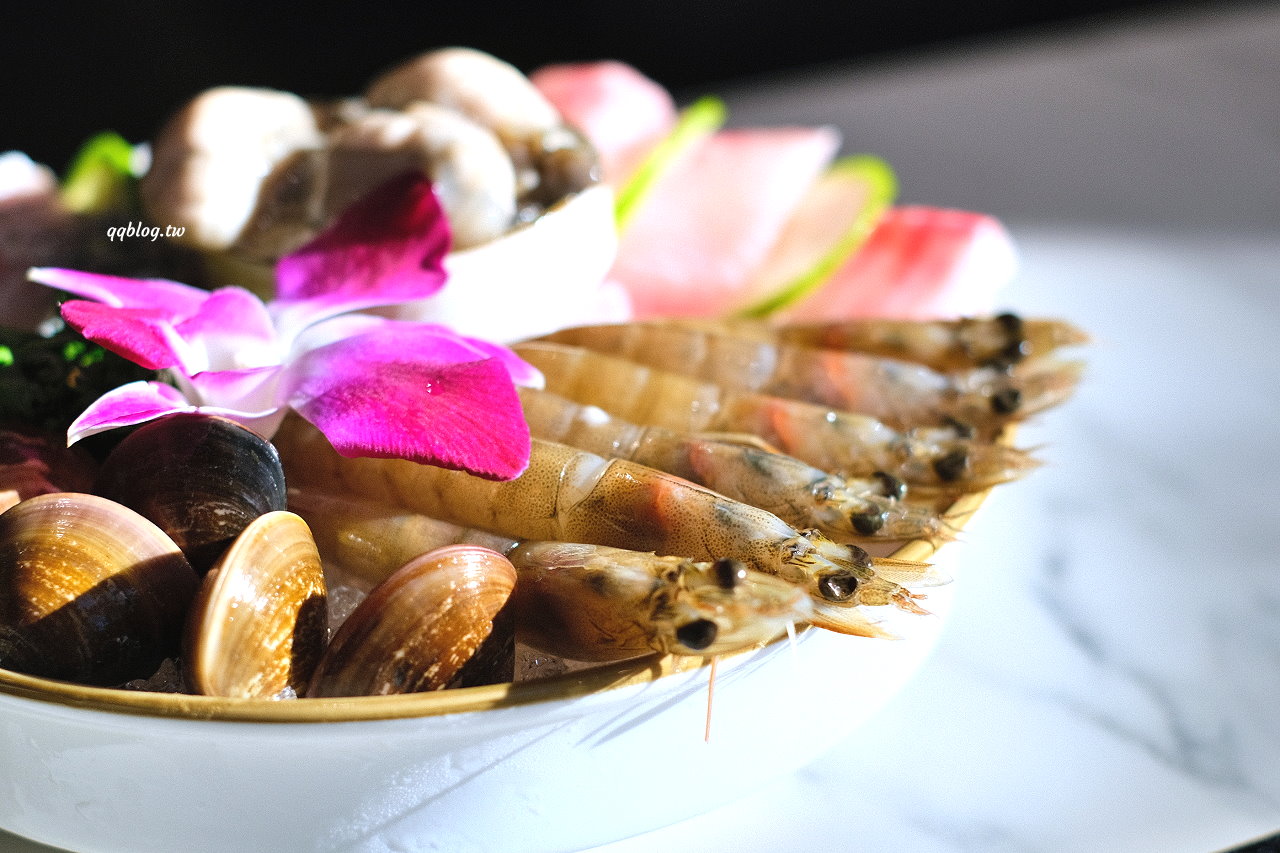 台中豐原︱嗑肉石鍋 豐原店．二代店新登場，蔬菜吧、飲料、冰淇淋、滷肉飯吃到飽，夜貓子吃鍋啦~ @QQ的懶骨頭