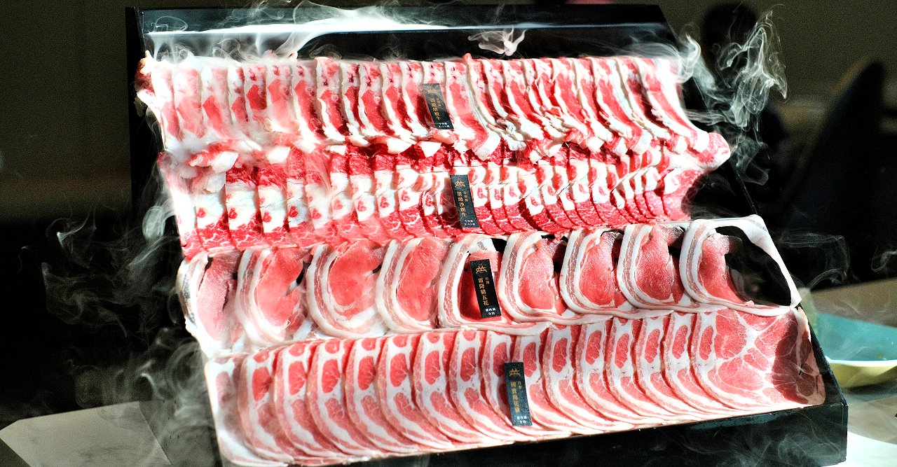 台中豐原︱嗑肉石鍋 豐原店．二代店新登場，蔬菜吧、飲料、冰淇淋、滷肉飯吃到飽，夜貓子吃鍋啦~ @QQ的懶骨頭