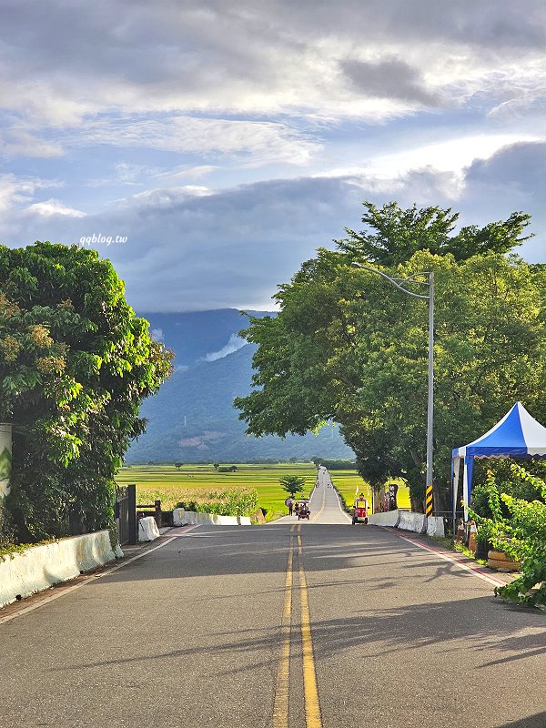 台東池上︱伯朗大道，筆直的伯朗大道、蜿蜒的天堂路和畫框，美景盡收眼底 @QQ的懶骨頭