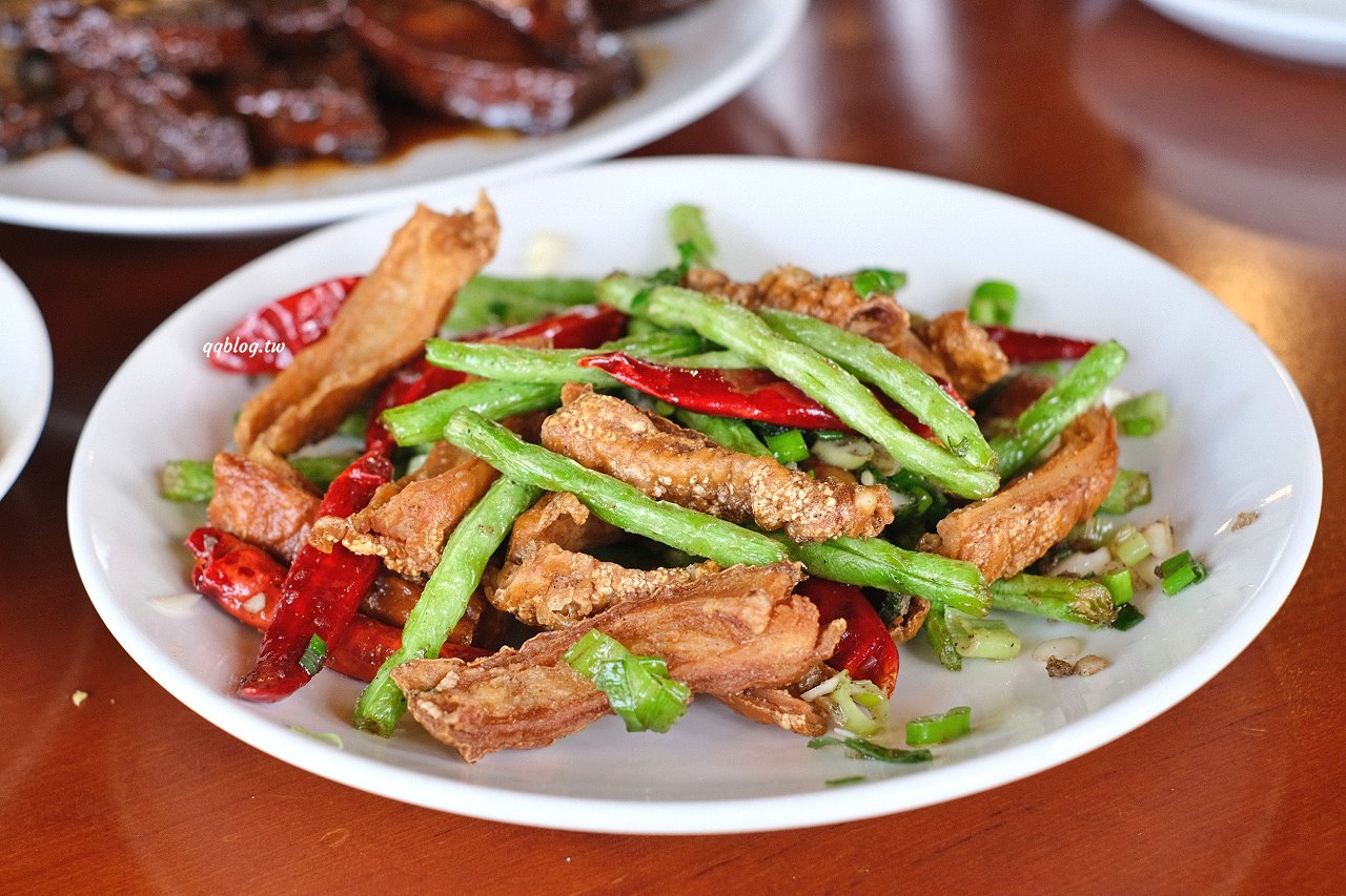 台中石岡︱仙塘跡農園餐廳．半山腰上的景觀農家餐廳，燜鴨、香煎豬肝招牌必點，品嚐客家菜的古早味料理 @QQ的懶骨頭